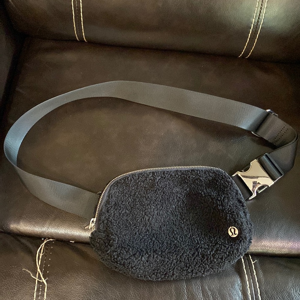 Sherpa belt bag